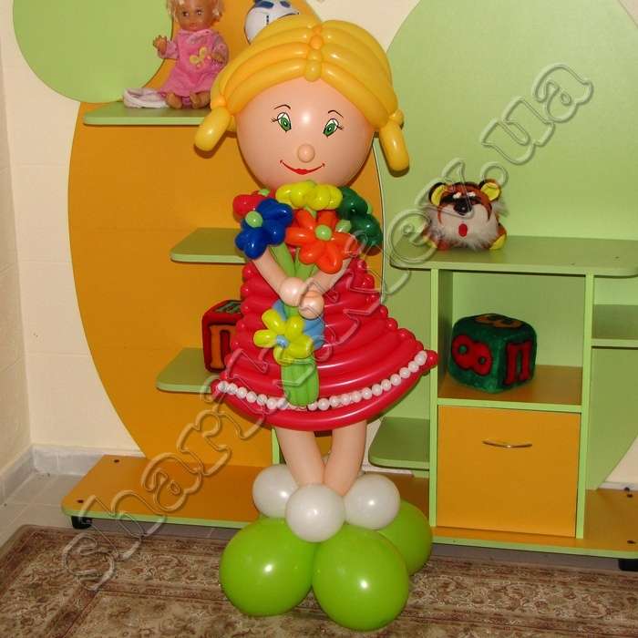 Девочка с цветами из воздушных шаров картинка