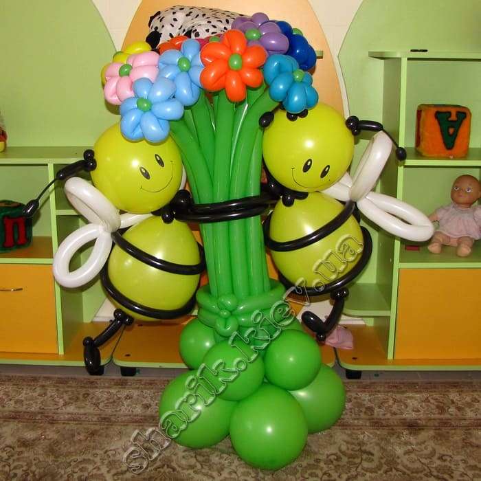 Пчелки с цветами из воздушых шаров картинка
