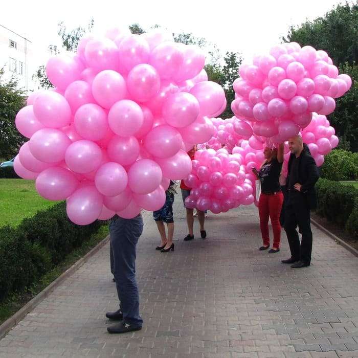 Запуск 1000 розовых шаров возле роддома картинка 2